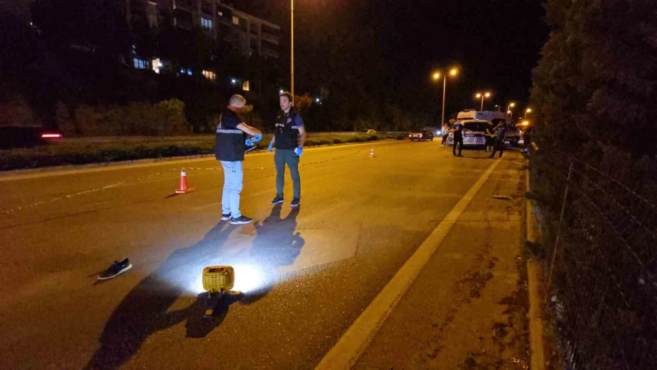Yolun karşısına geçerken otomobilin çarptığı genç hayatını kaybetti