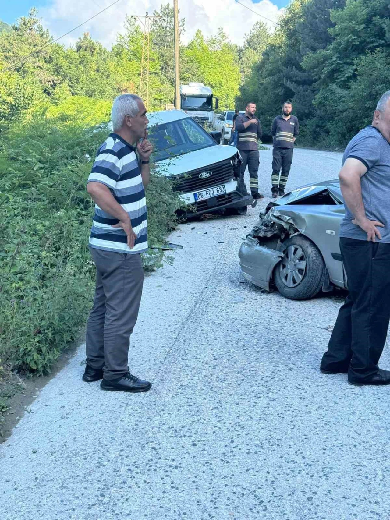 İki otomobil çarpıştı: 1 yaralı