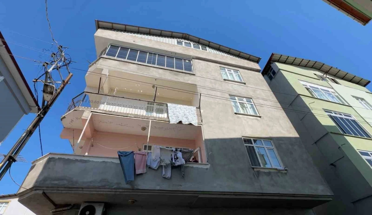 3. kattan düşen çocuk ağır yaralandı