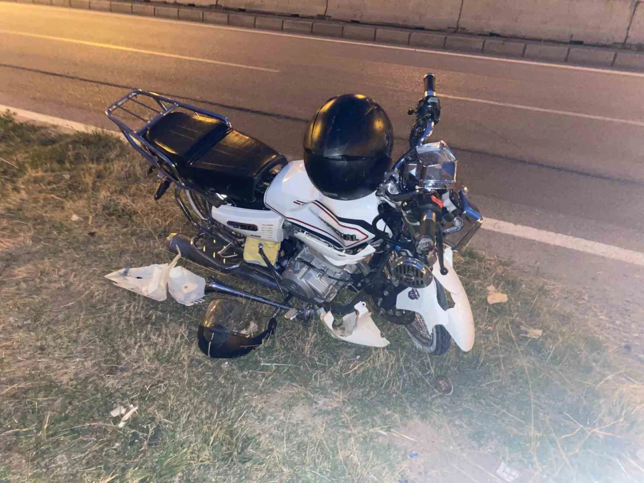 Otomobil motosikletle çarpıştı: 1 yaralı