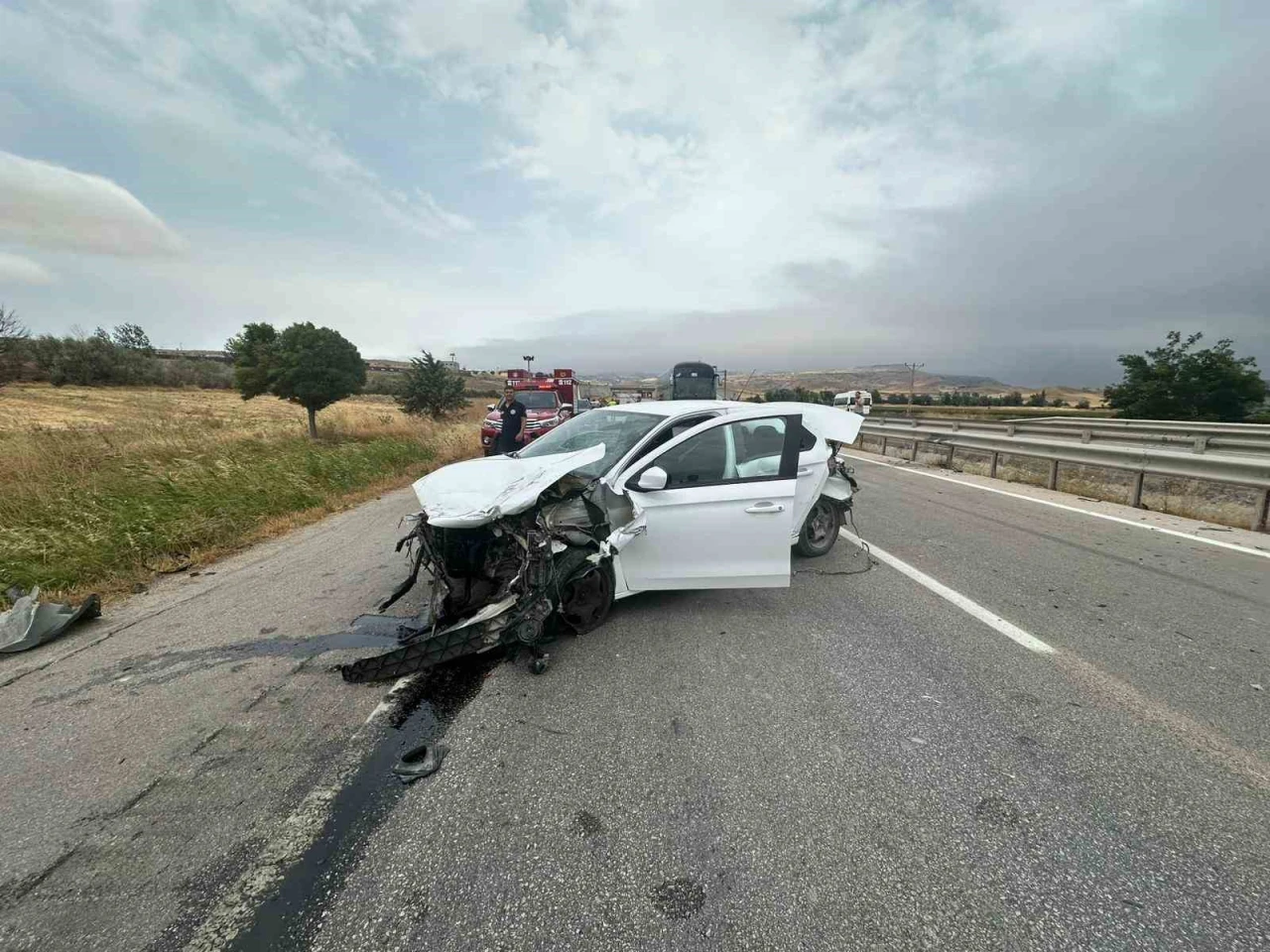 Amasya’da otomobil tıra çarptı