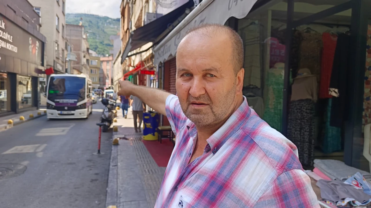 Arıza aracının bomunda çalışırken dolmuşun üzerine düştü