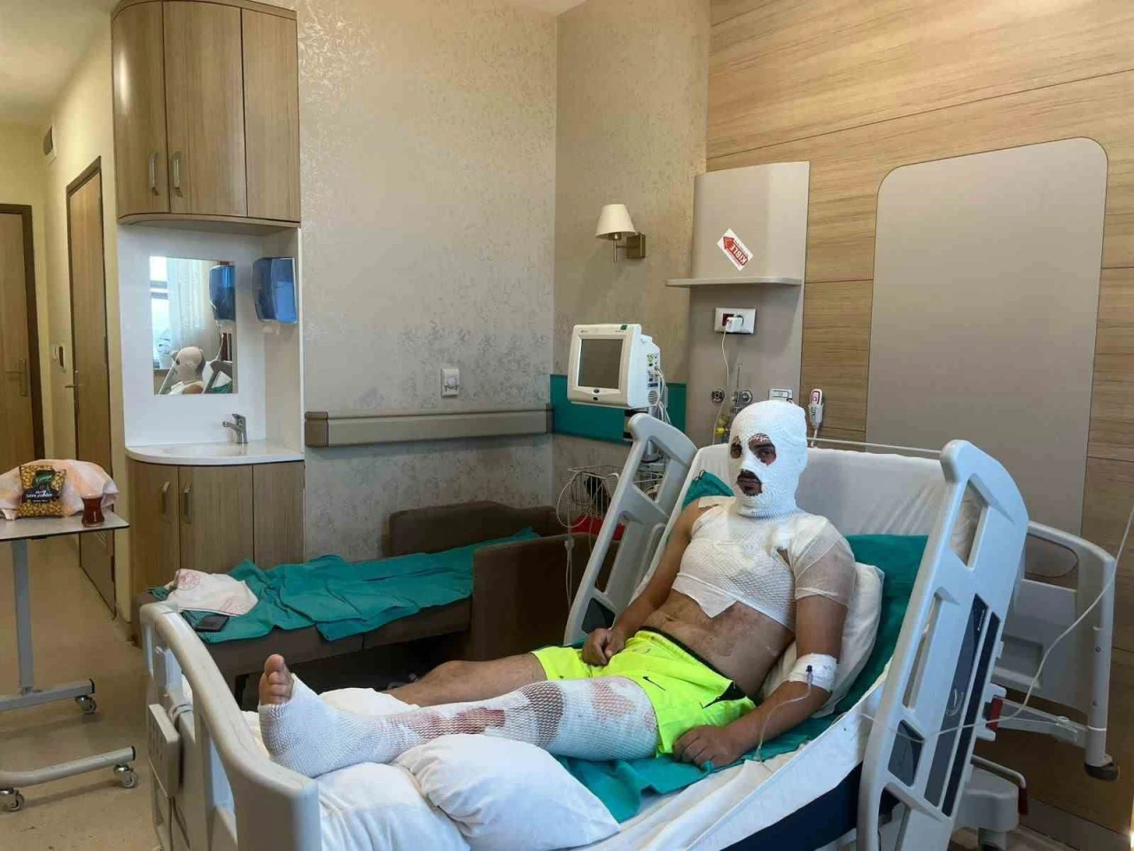 Elektrik akımına kapılan genç ölümden döndü, ailesi isyan etti