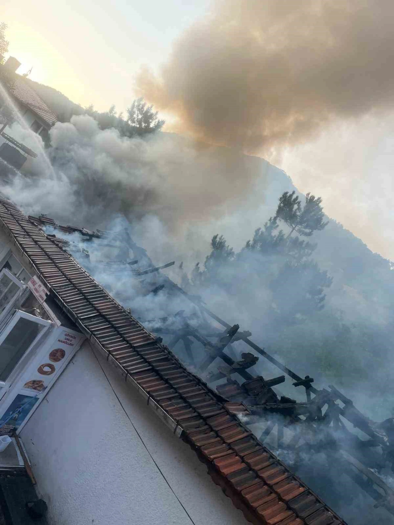 Ekmek teknesi yanarak kül oldu
