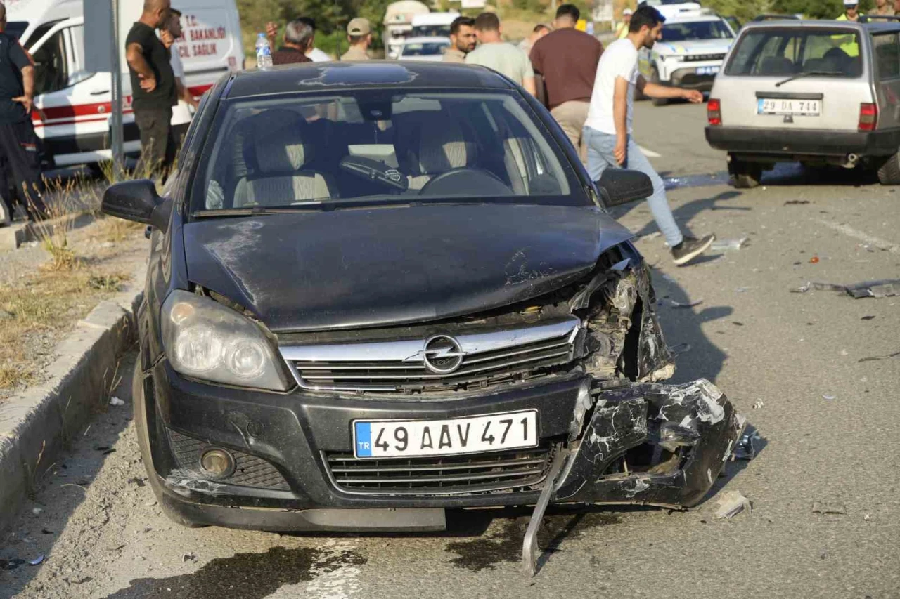 3 aracın karıştığı kazada 2’si çocuk 7 kişi yaralandı