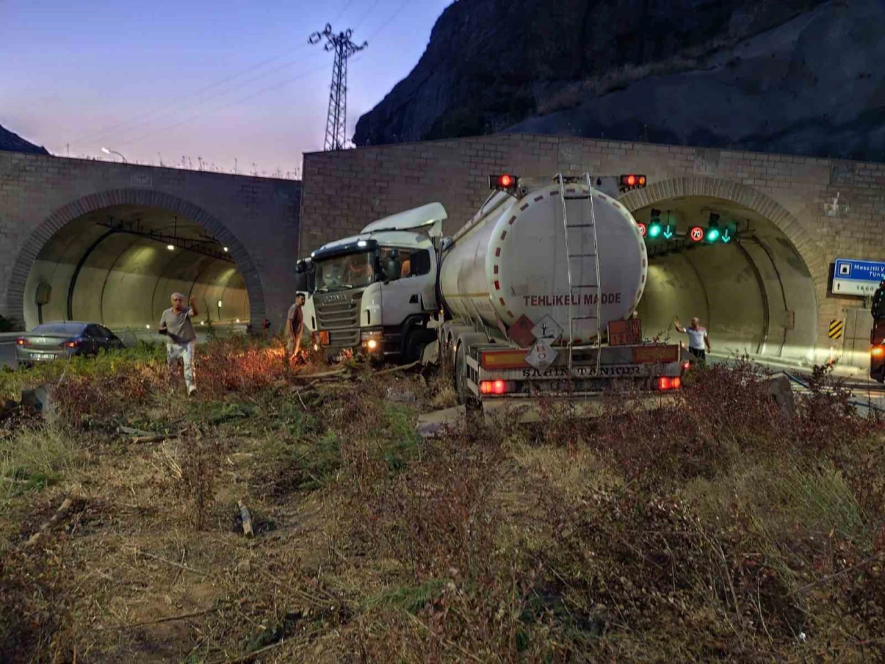 Tünelde trafik kazası: 1 yaralı