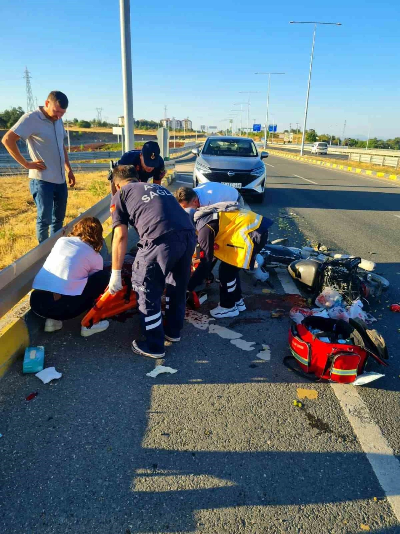 Bariyerlere çarpan motosikletin sürücüsü ağır yaralandı
