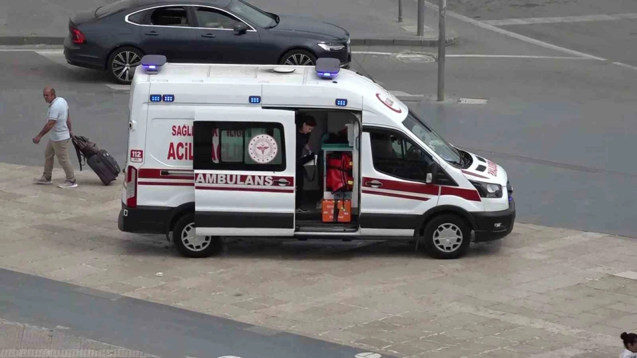 Meydanda merdivenlerden düşen şahıs yaralandı