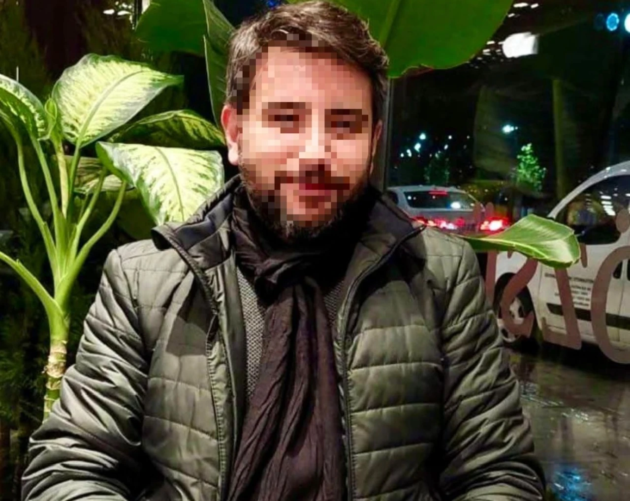 Elinde taşıdığı paket patlayan avukat yaralandı