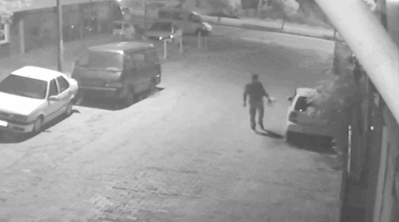 Tamir için bırakılan otomobil kundaklandı