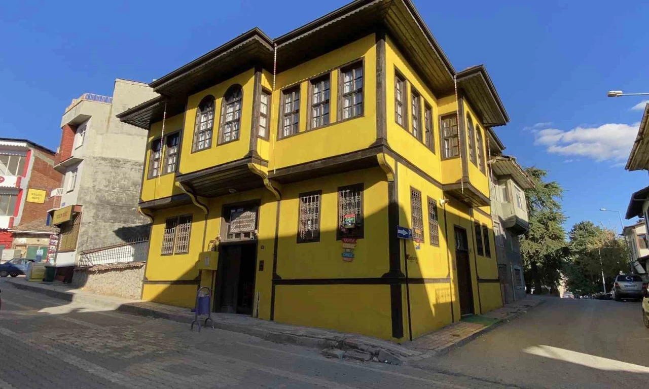 Tarihi konak kadınlar kıraathanesine dönüştü