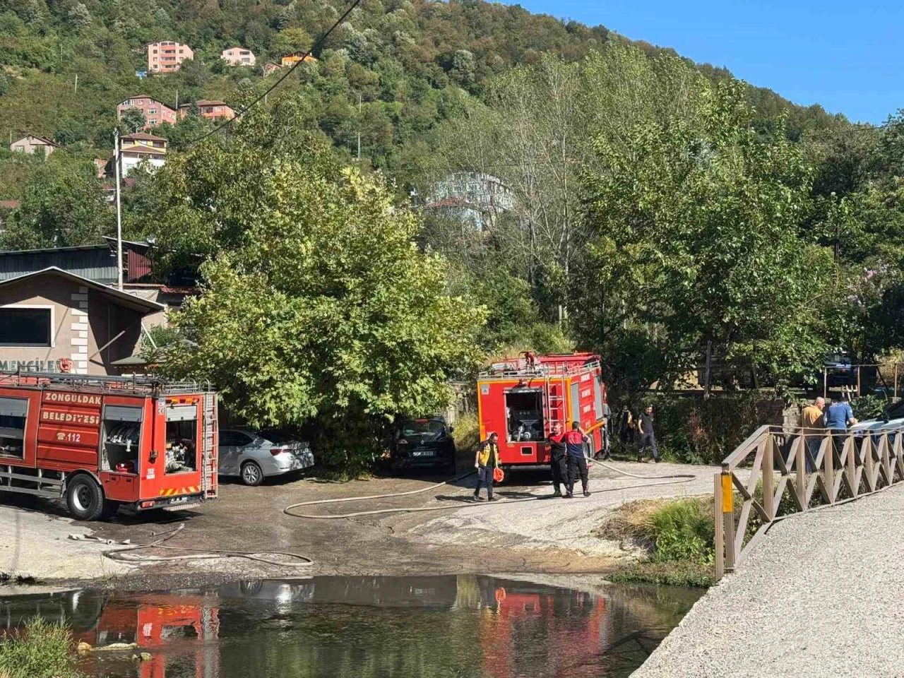 Ormanlık alanda çıkan yangın kısa sürede söndürüldü