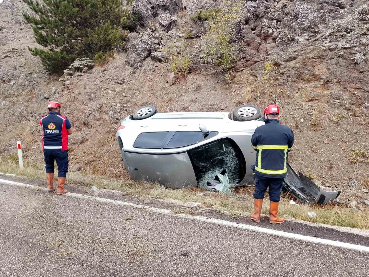 Yoldan çıkan otomobil takla attı: 2 yaralı