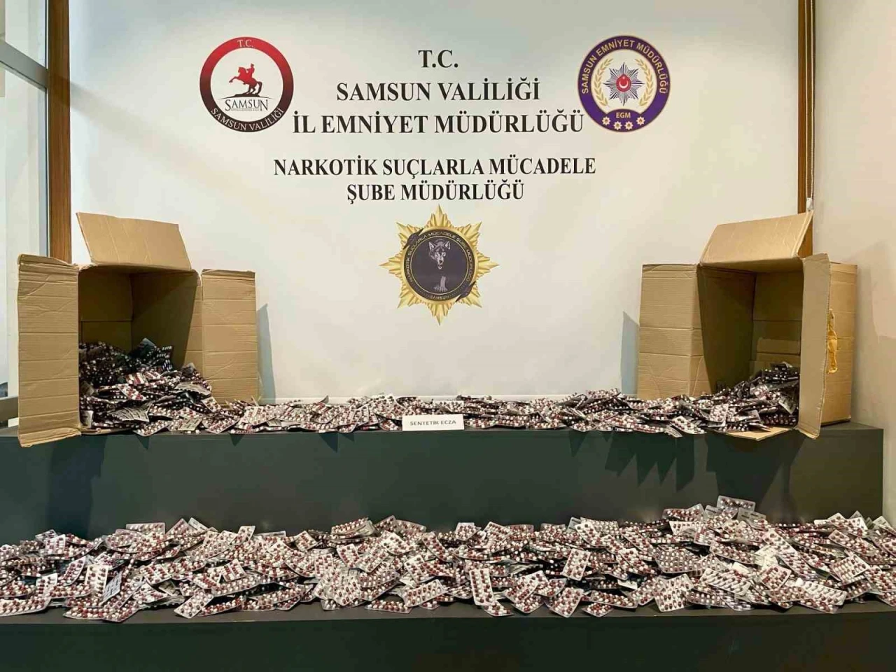 Gardıroba gizlenmiş 47 bin 824 uyuşturucu hap ele geçirildi