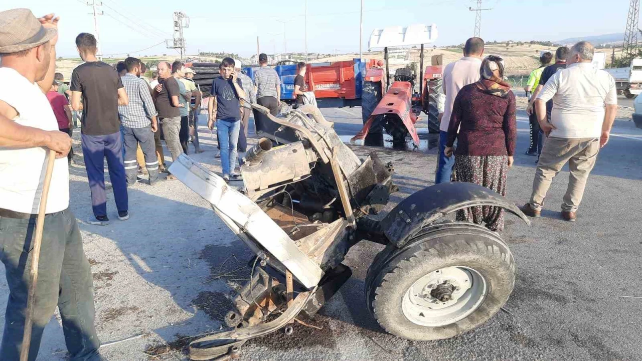 Kamyonet ile traktör çarpıştı: 4 yaralı