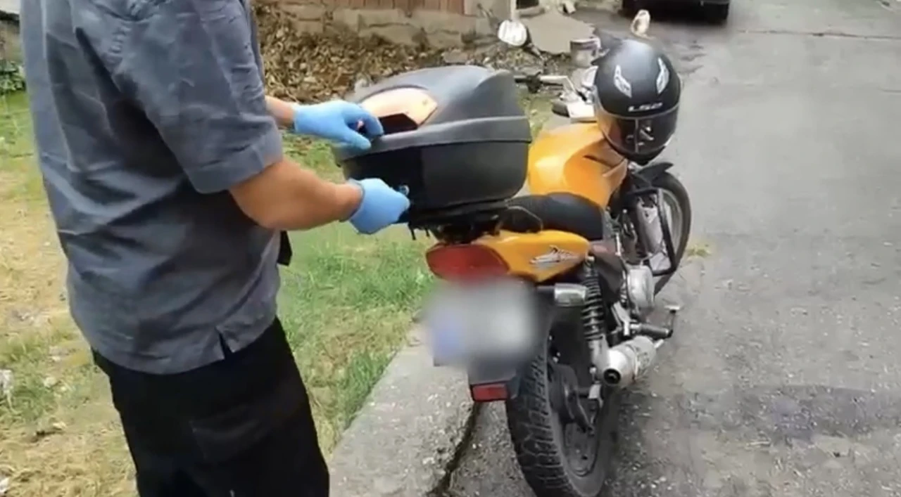 Şüpheli motosikletten uyuşturucu çıktı