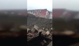 Amasya'da Yıkılan Ahırda Cesur Kadın Çiftçi Canlı Hayvanları Kurtardı!