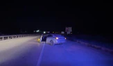 Otomobil Bariyerlere Çarptı, 1’i Çocuk 3 Yaralı