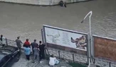 Dereye düşen çocuk vatandaşların müdahalesiyle kurtarıldı