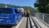 Mobilet Bariyerlere Çarptı: Sürücü Yaralandı