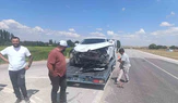 Çorum’da pikap ile otomobil çarpıştı: 2 yaralı