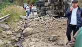 Hafriyat Kamyonu Devrildi: Sürücü Yaralandı