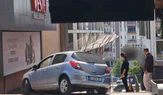 Navigasyon Şaşırttı, Otomobil Merdivende Kaldı!