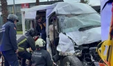 Minibüs, hafif ticari araç ve otobüse çarptı: 7 yaralı