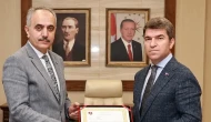 Vali Bakan’dan Bayram’a Yeni Görev Tebriği!