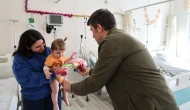 Vali Bakan'dan Hastanedeki Çocuklara Bayram Morali!