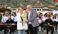 Başkan Sevindi Genç Yeteneklerle Sanat Buluşmasında