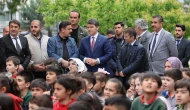 Amasya’da “Masal Treni” Coşkusu: Vali Önder Bakan Çocuklarla Tiyatroyu Paylaştı