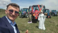 Gelin direksiyon başına geçti traktör, çiftçi çiftin gelin arabası oldu