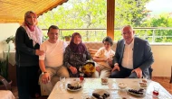Başkan Özalp’tan Engelli Annelerine Anlamlı Anneler Günü Ziyareti