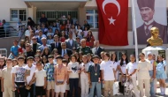 Merzifon’da Karne Heyecanı: Kaymakam Karaaslan Öğrencilerin Sevincine Ortak Oldu
