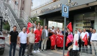 Başkan Av. Galip Uzun’dan Anlamlı Bayrak Hediyesi