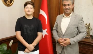 Suluova’nın Gururu! LGS Türkiye Birincisi Emir Kağan Kaplan’dan Başkan Uzun’a Ziyaret