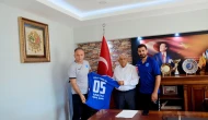 İdman Yurdu’ndan Başkan Şahin’e Anlamlı Ziyaret ve Hediye