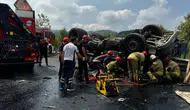 Tır ile Otomobil Çarpıştı, Ortalık Savaş Alanına Döndü