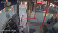Otobüse Tek Başına Binen 2 Yaşındaki Çocuğu Şoför Fark Etti