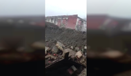 Amasya'da Yıkılan Ahırda Cesur Kadın Çiftçi Canlı Hayvanları Kurtardı!