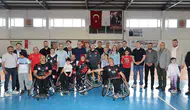 Amasya’da Gönülleri Isıtan Karşılaşma! Protokol Parkeye Çıktı