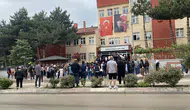 Merzifon’da LGS Sessizliği! Okul Önünde Dikkat Çeken Bekleyiş