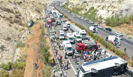 Yolcu Otobüsü Tıra Çarptı: 2 Ölü, Çok Sayıda Yaralı