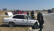 Merzifon’da Otomobil Orta Refüje Çıktı: 1 Kişi Yaralandı