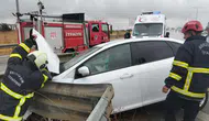 Merzifon Çevre Yolunda Otomobil Bariyerlere Çarptı: 2 Yaralı