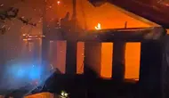 Bolu’da üzerine yıldırım düşen ev alev alev yandı