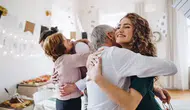 Rüyada Sarılmak Ne Anlama Gelir? Kime Sarıldığınıza Göre Anlamı Değişiyor!