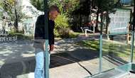 Otobüs Durağına Saldırı! Camını Kırdılar