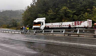 Tır Makasladı, Trafik Kilitlendi!